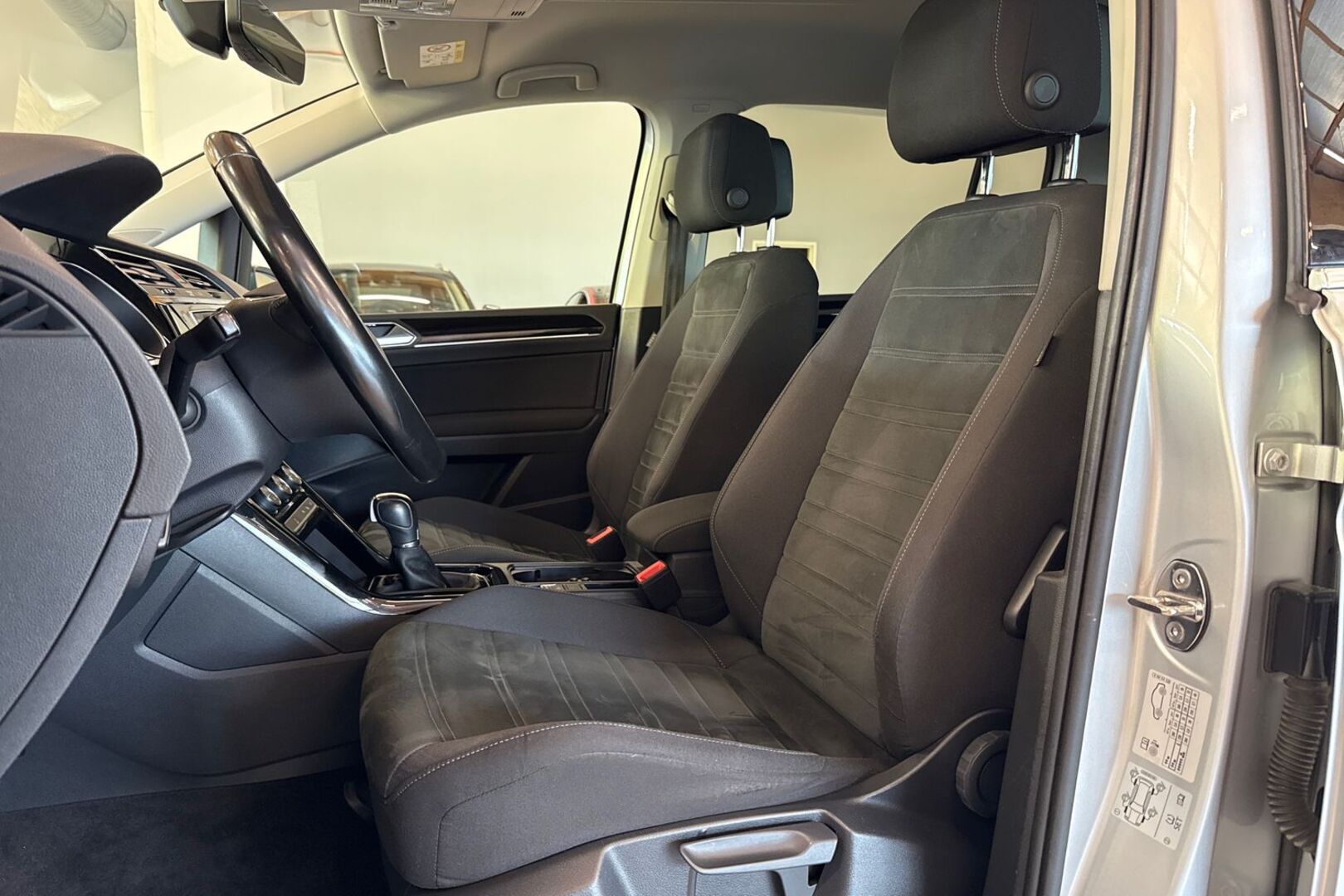 VOLKSWAGEN Touran 2016
