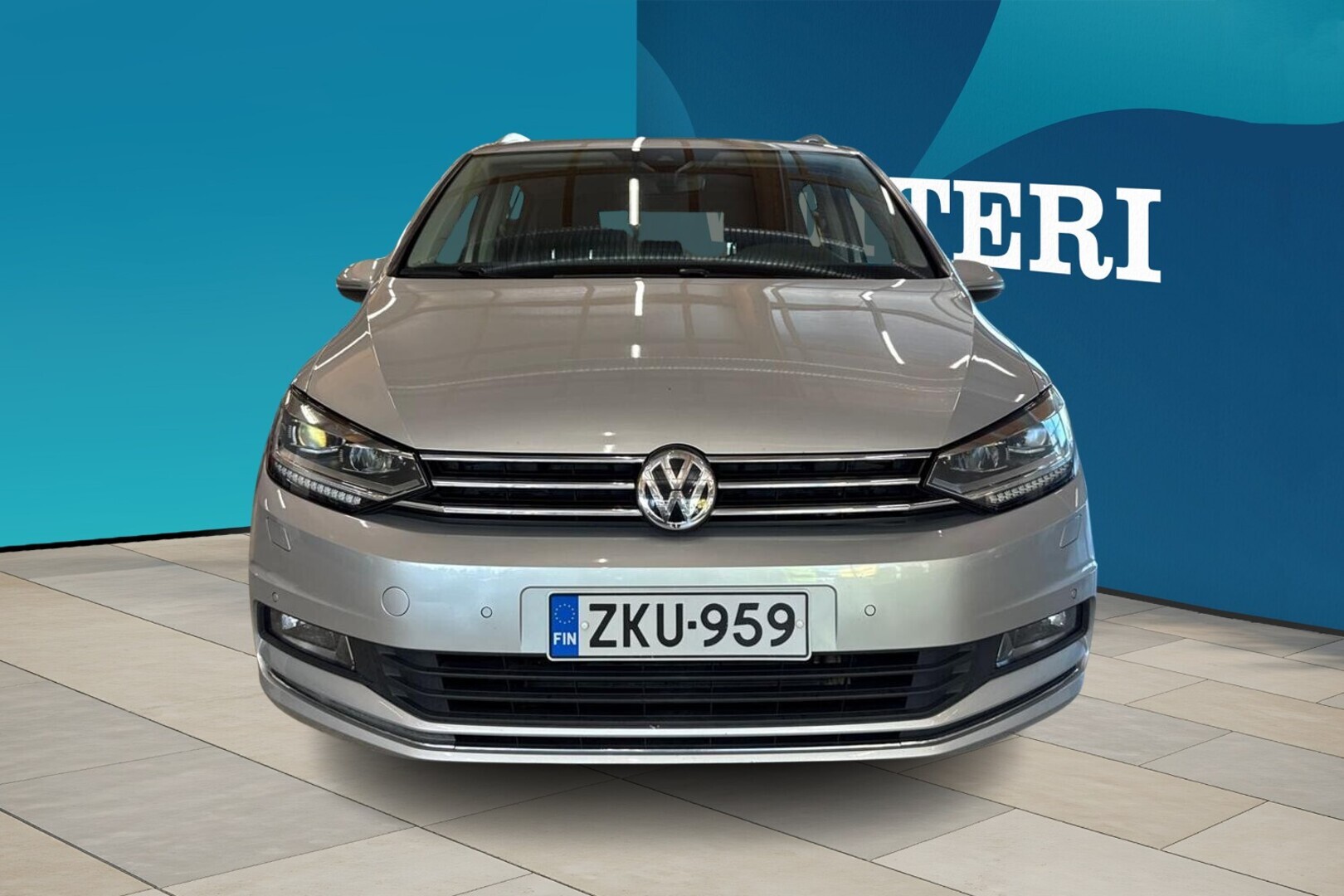 VOLKSWAGEN Touran 2016