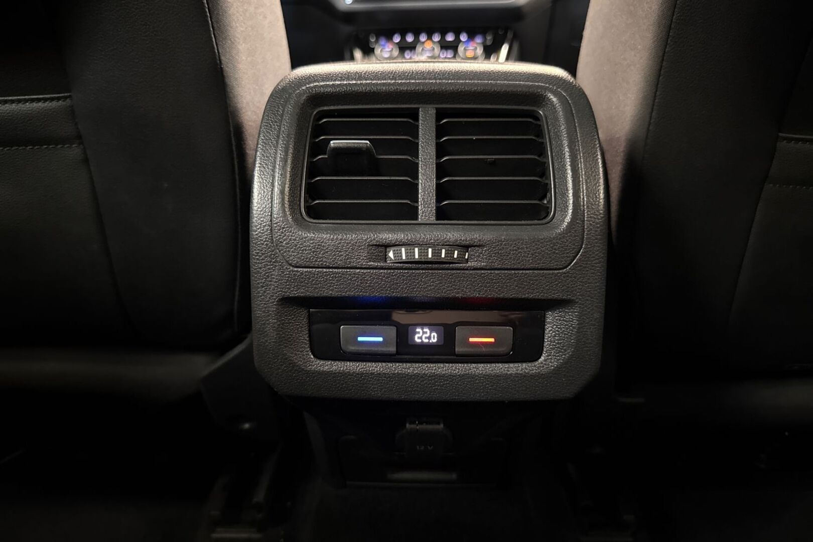 VOLKSWAGEN Touran 2016
