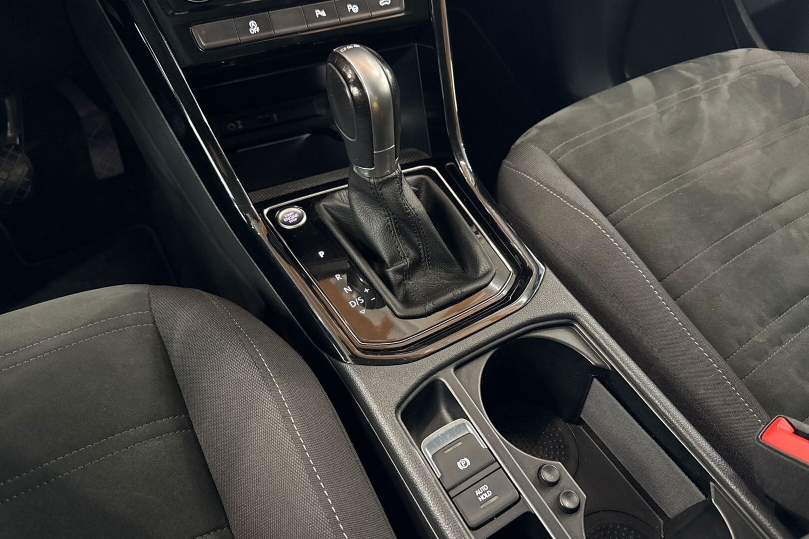 VOLKSWAGEN Touran 2016