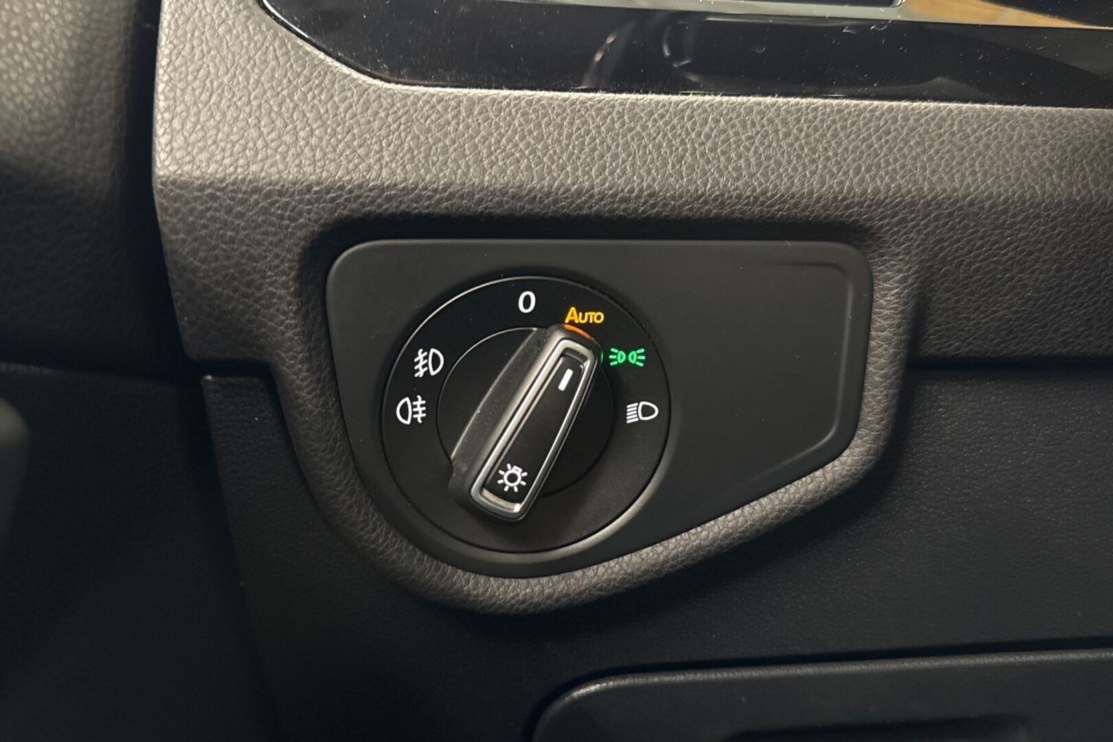 VOLKSWAGEN Touran 2016