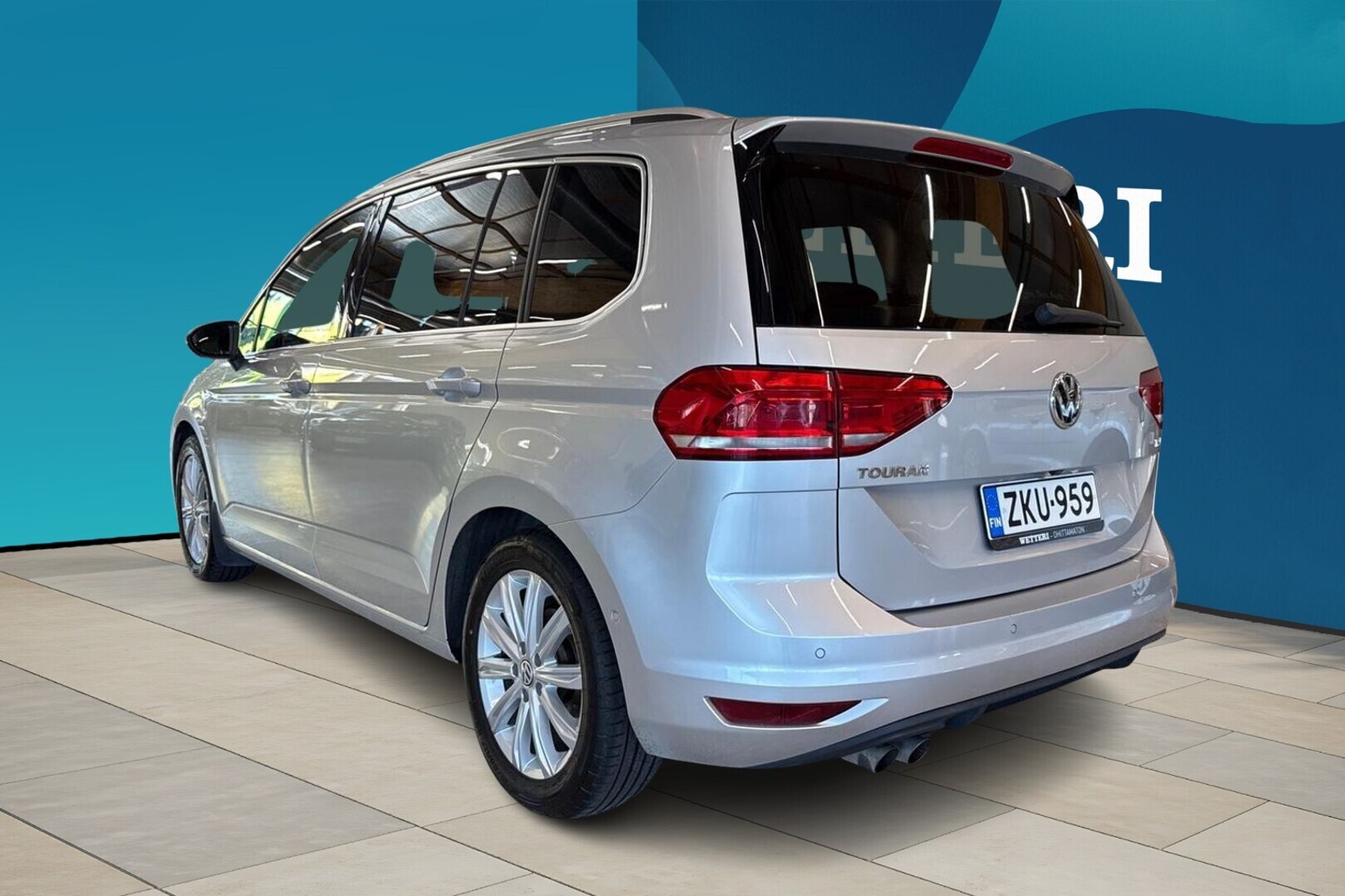 VOLKSWAGEN Touran 2016