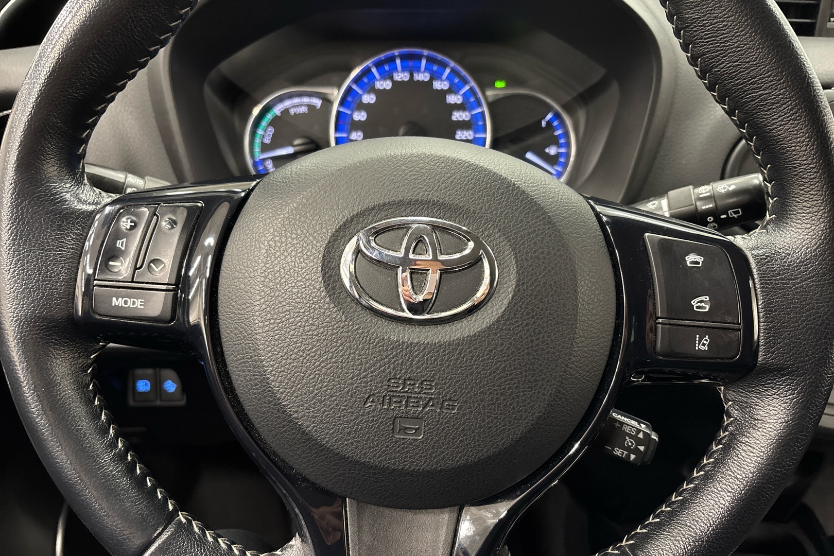 TOYOTA Yaris 2016