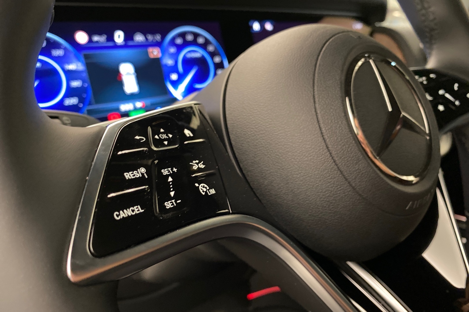 MERCEDES-BENZ G 2025