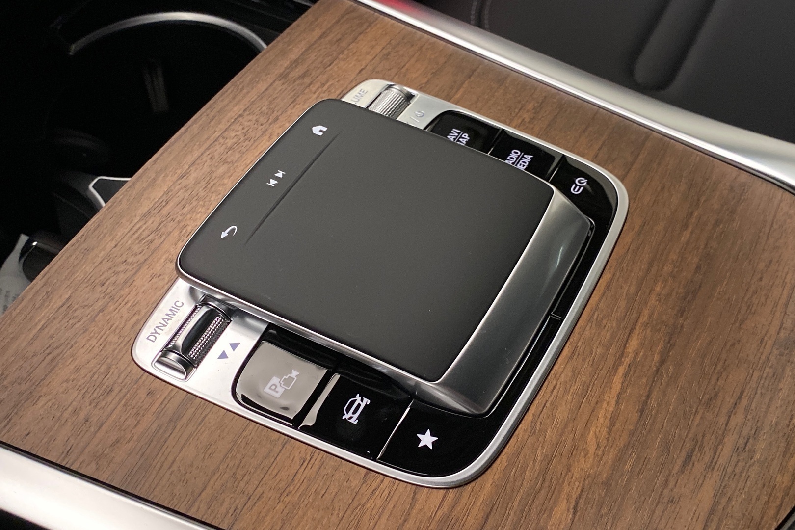 MERCEDES-BENZ G 2025