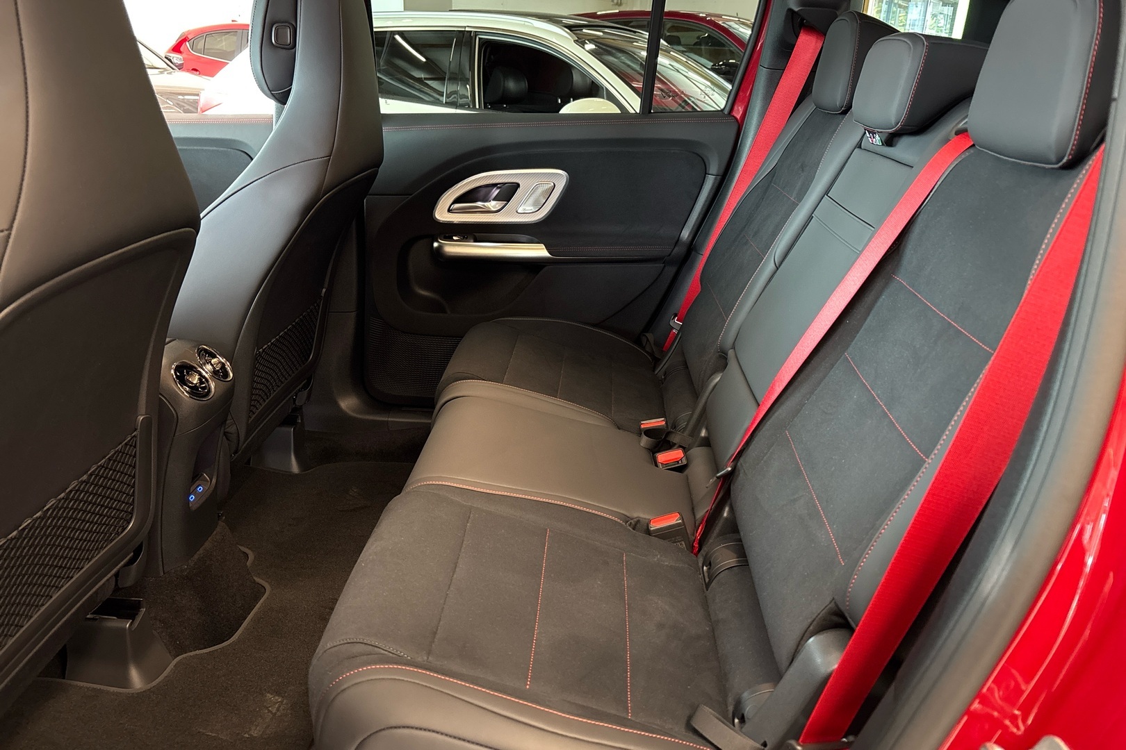 MERCEDES-BENZ GLB 2026