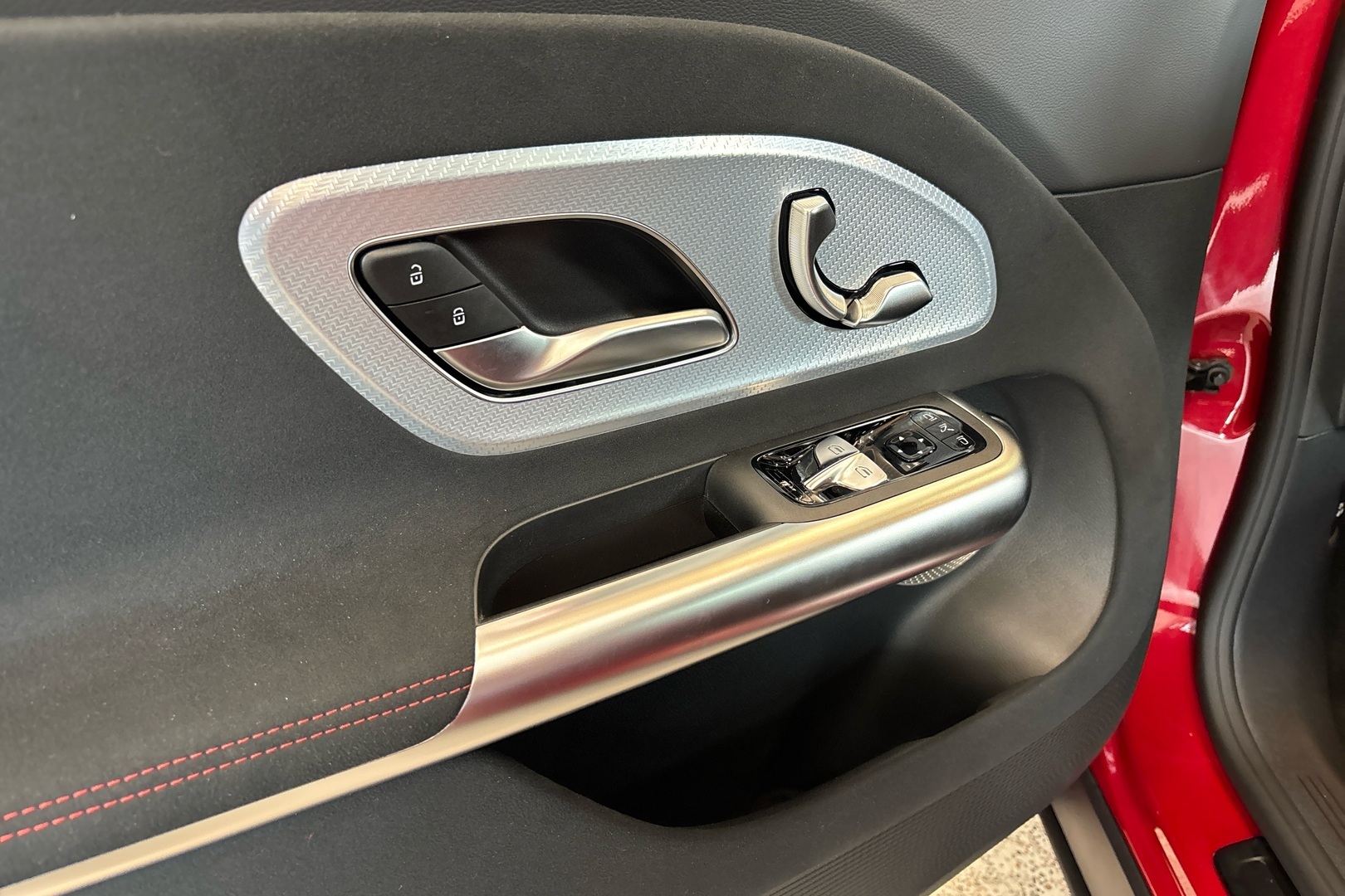 MERCEDES-BENZ GLB 2026