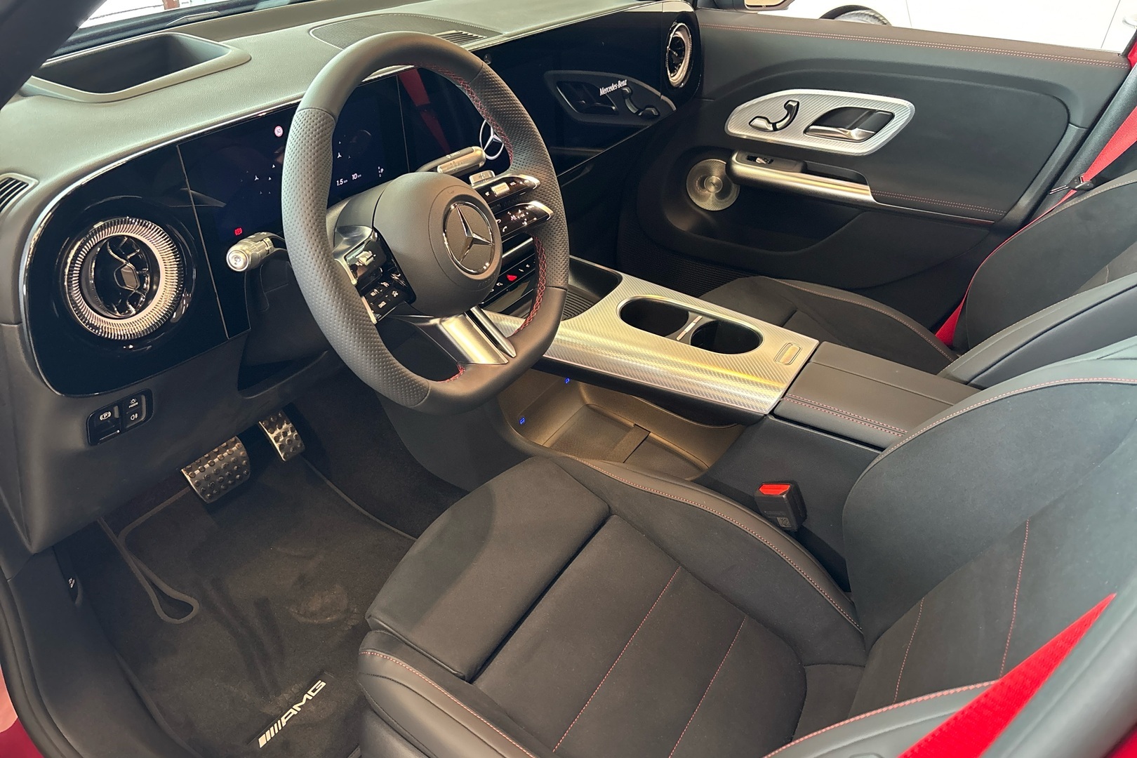 MERCEDES-BENZ GLB 2026