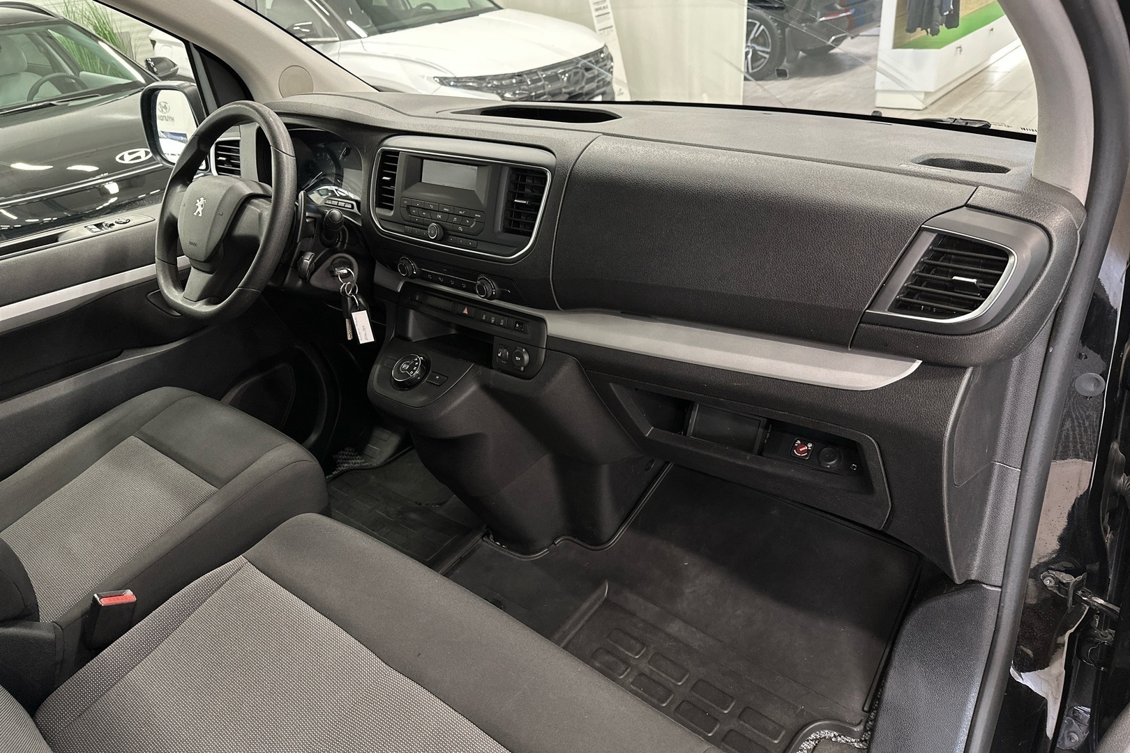 PEUGEOT Traveller 2018