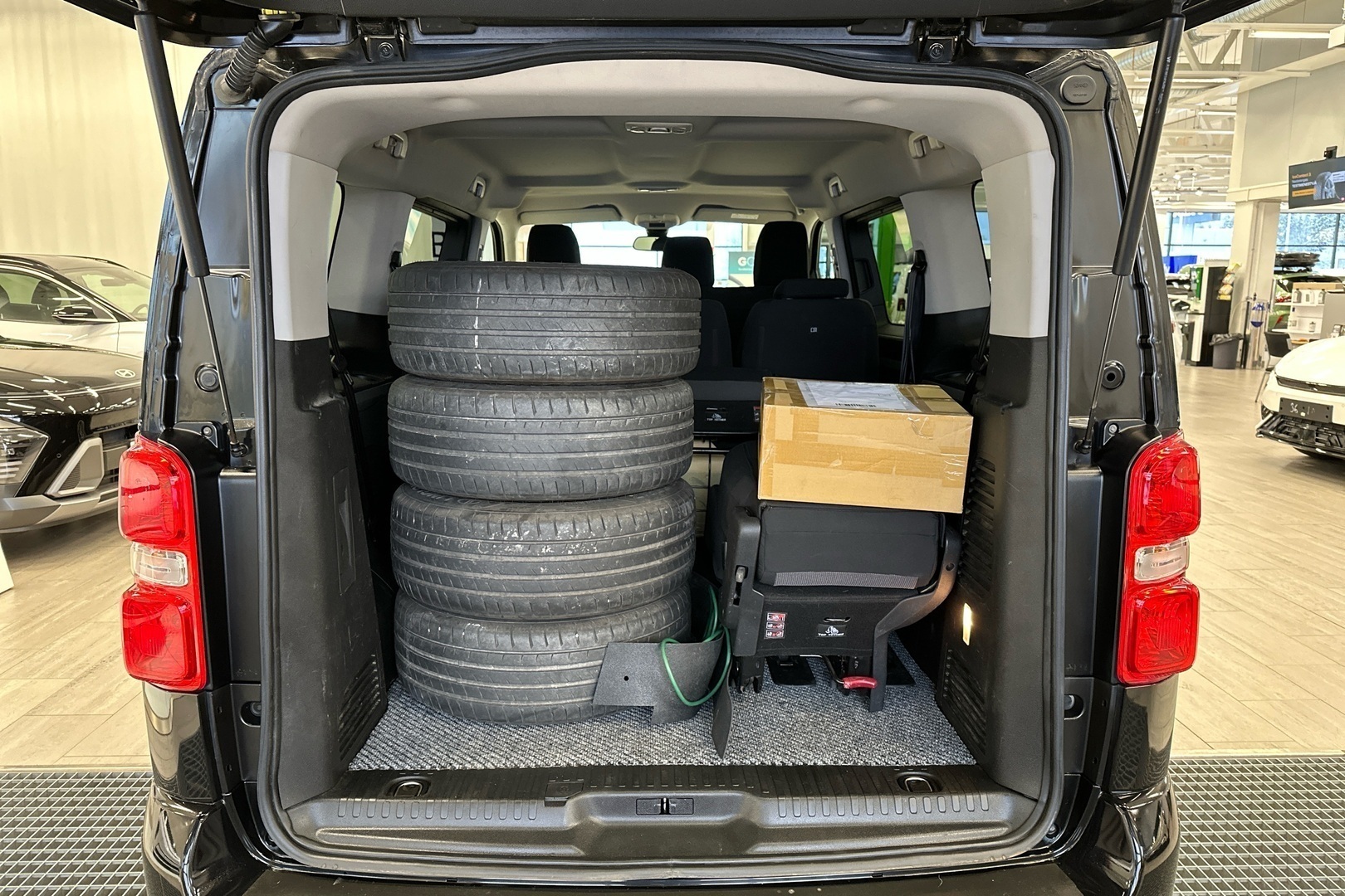 PEUGEOT Traveller 2018