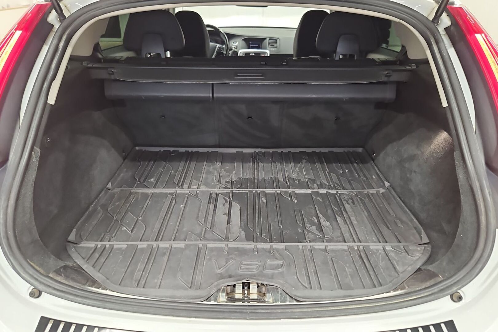 VOLVO V60 2016