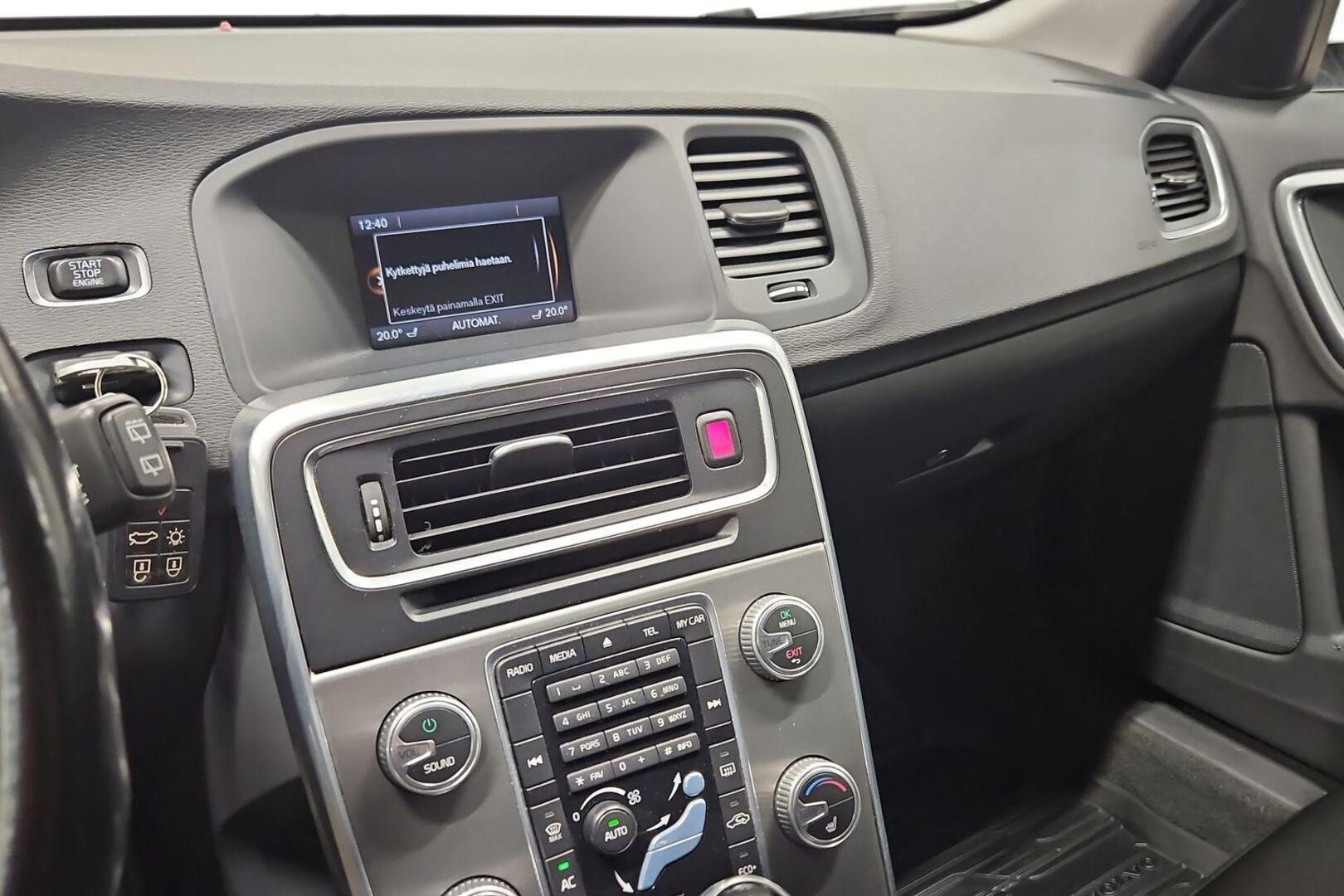 VOLVO V60 2016