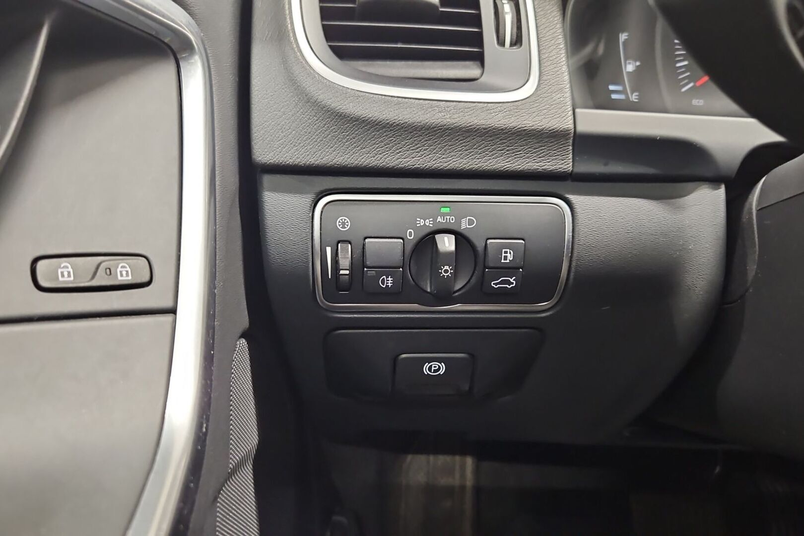 VOLVO V60 2016