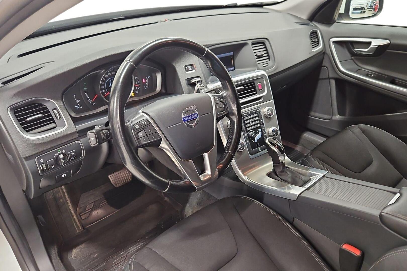VOLVO V60 2016