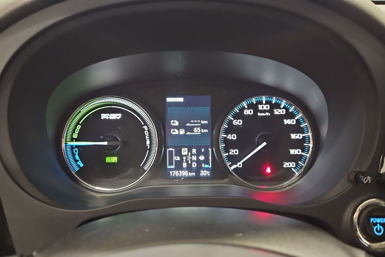 MITSUBISHI Outlander PHEV 2015