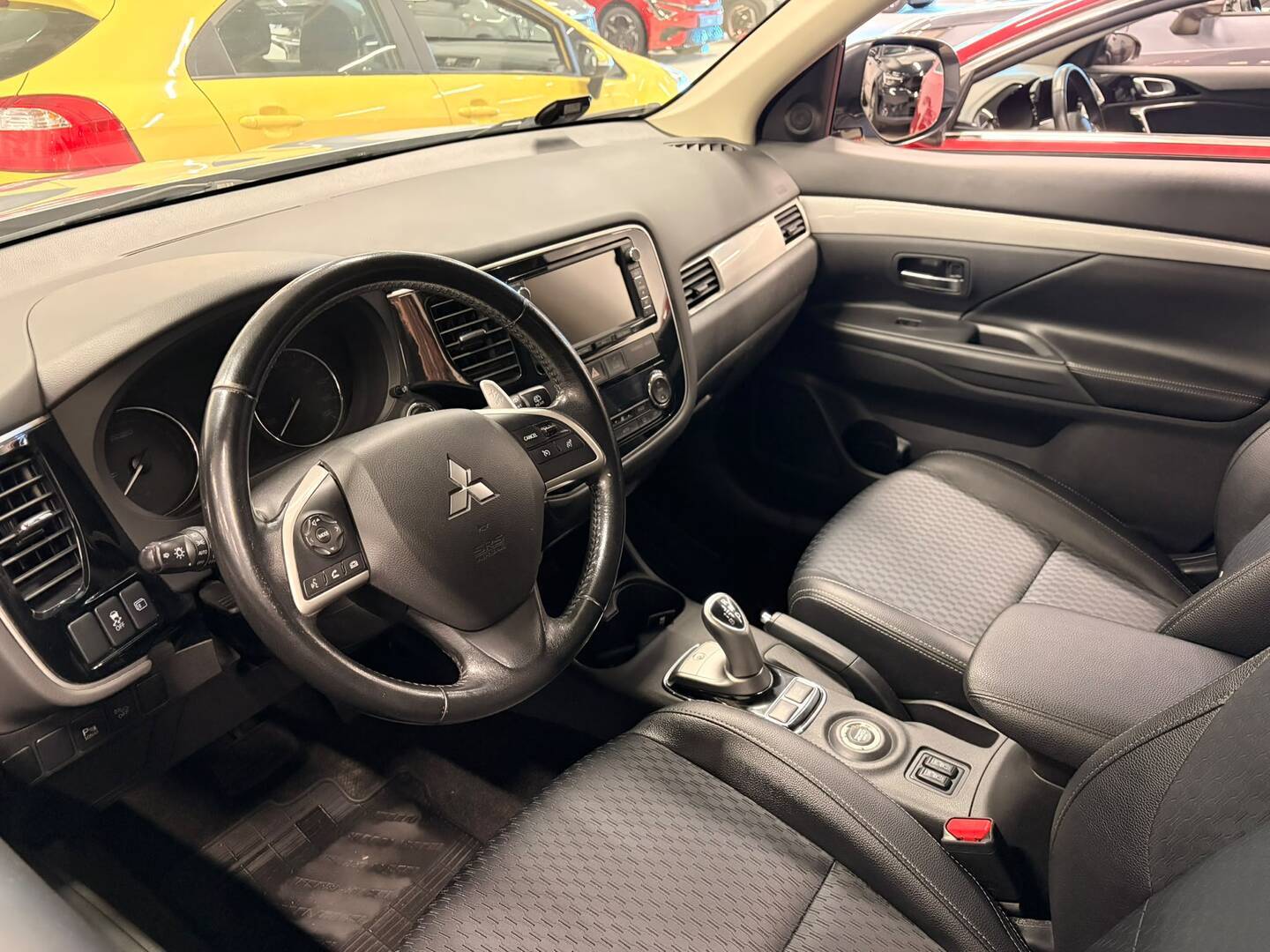 MITSUBISHI Outlander PHEV 2