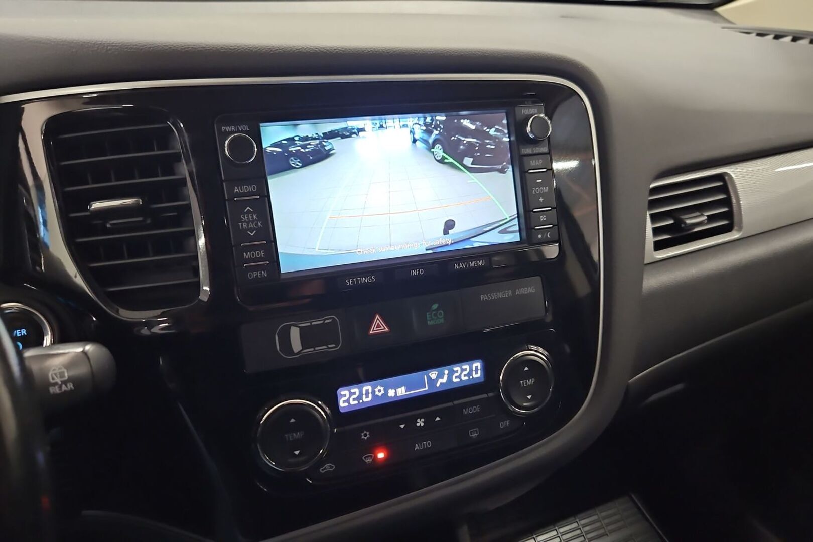 MITSUBISHI Outlander PHEV 2015
