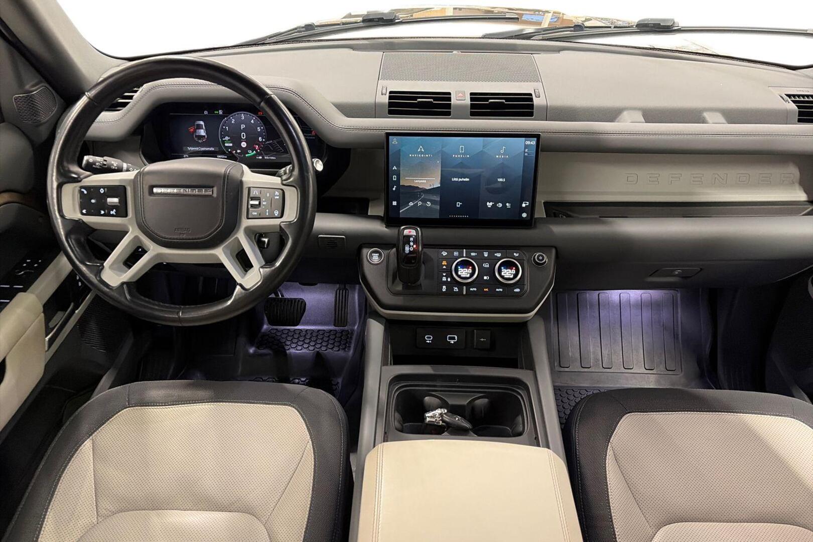 LAND ROVER Defender 10