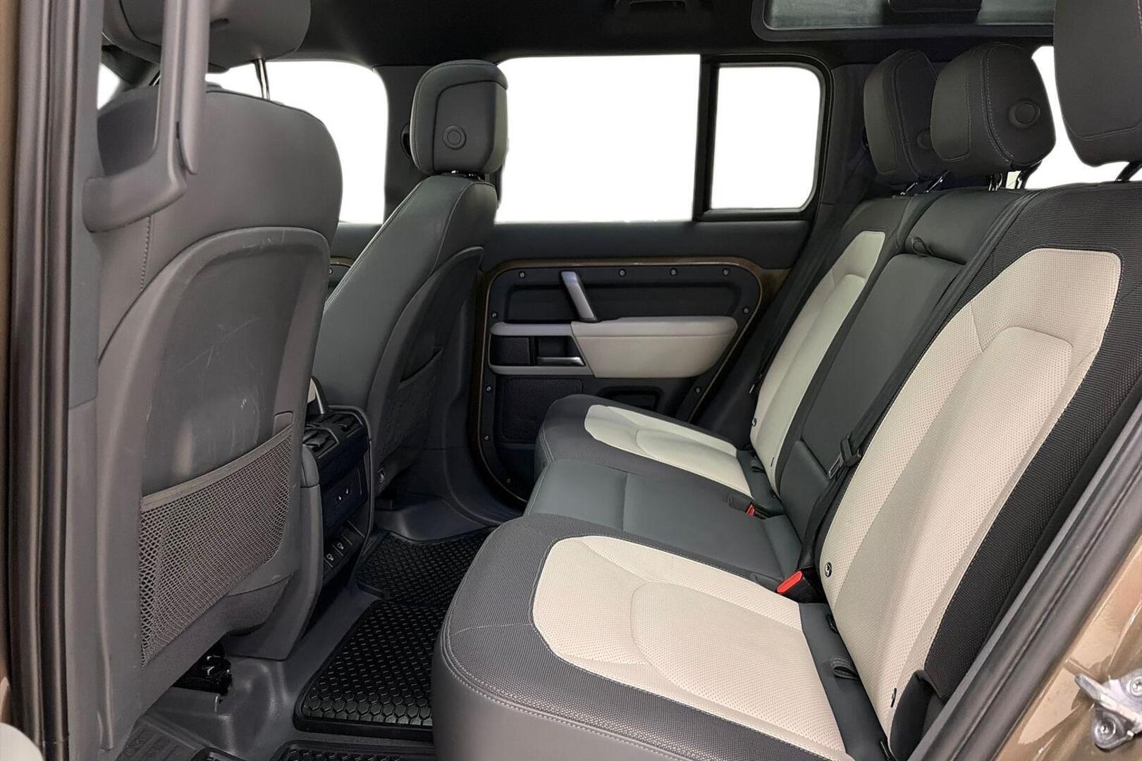 LAND ROVER Defender 11