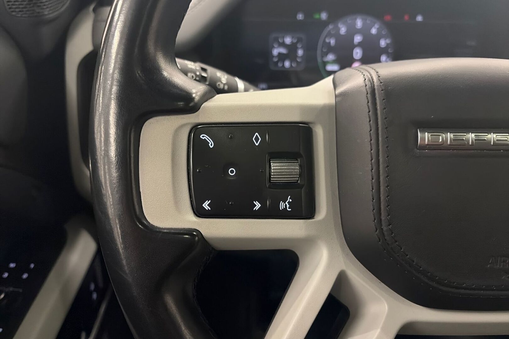 LAND ROVER Defender 18