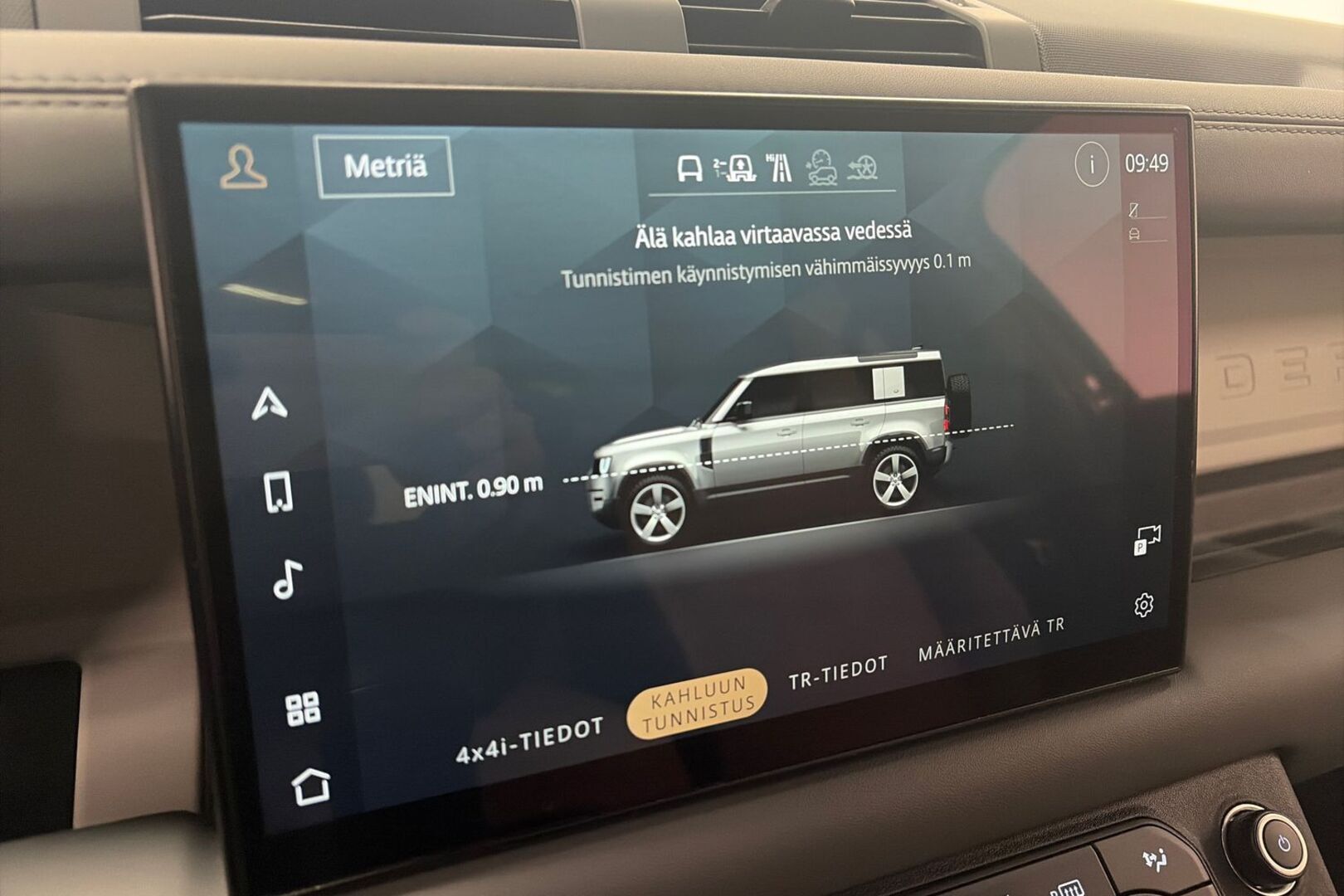 LAND ROVER Defender 27