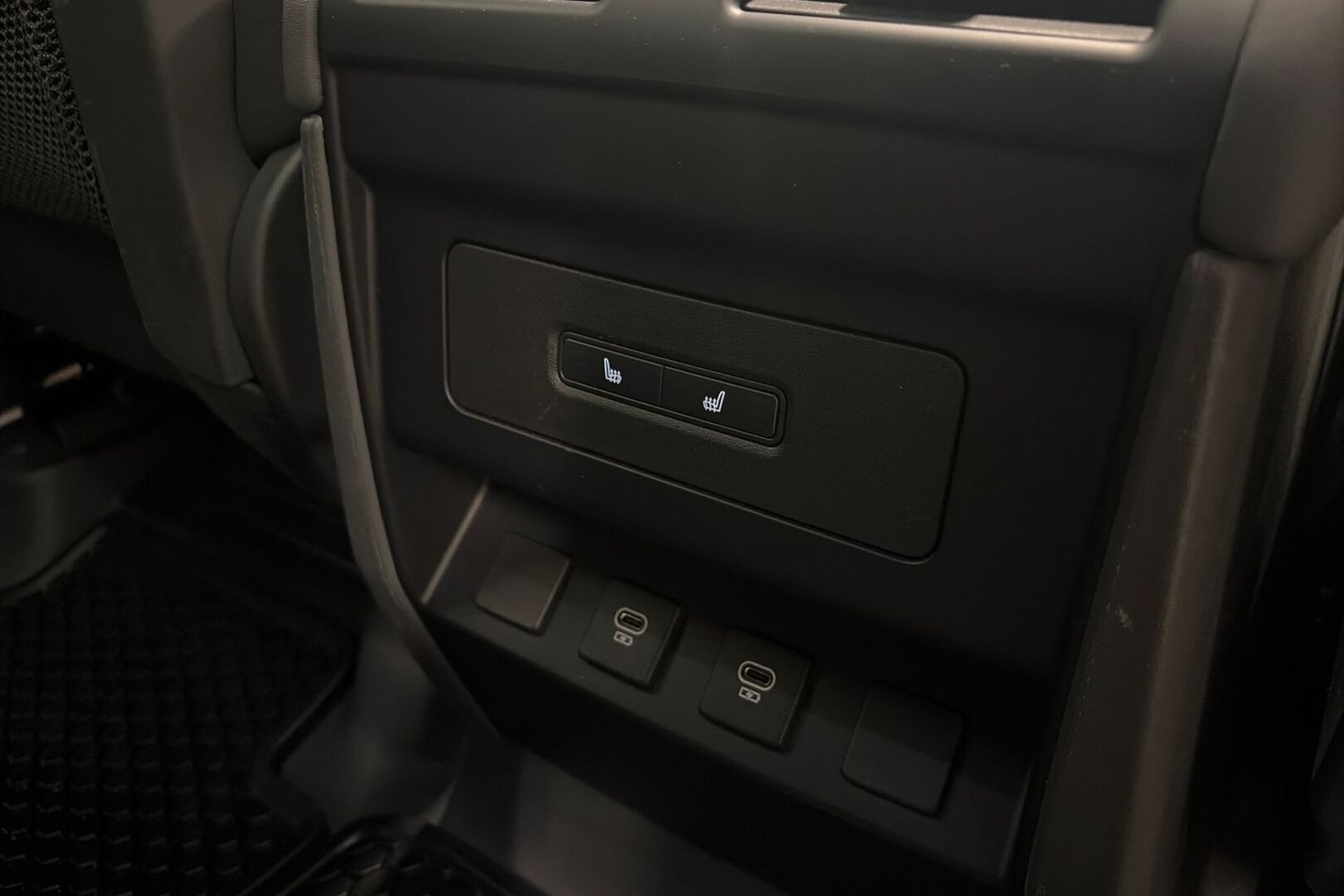 LAND ROVER Defender 36