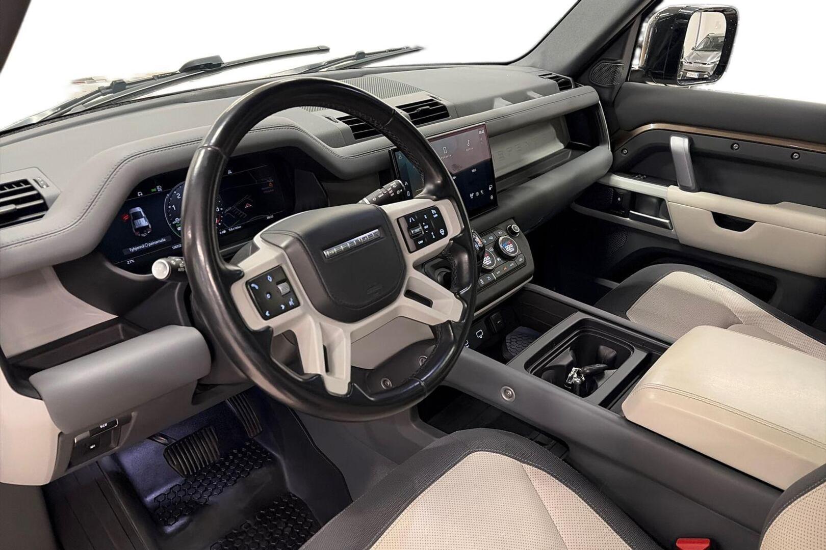 LAND ROVER Defender 8