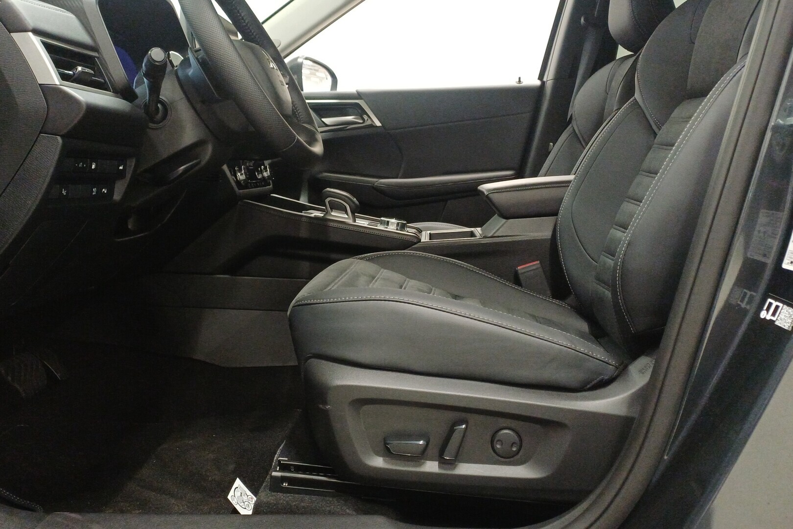 MITSUBISHI Outlander 2026