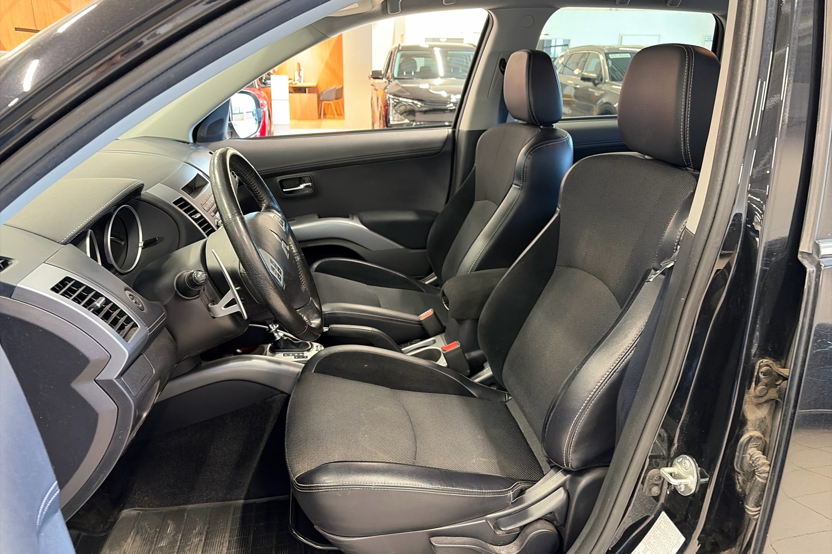 MITSUBISHI Outlander 2011