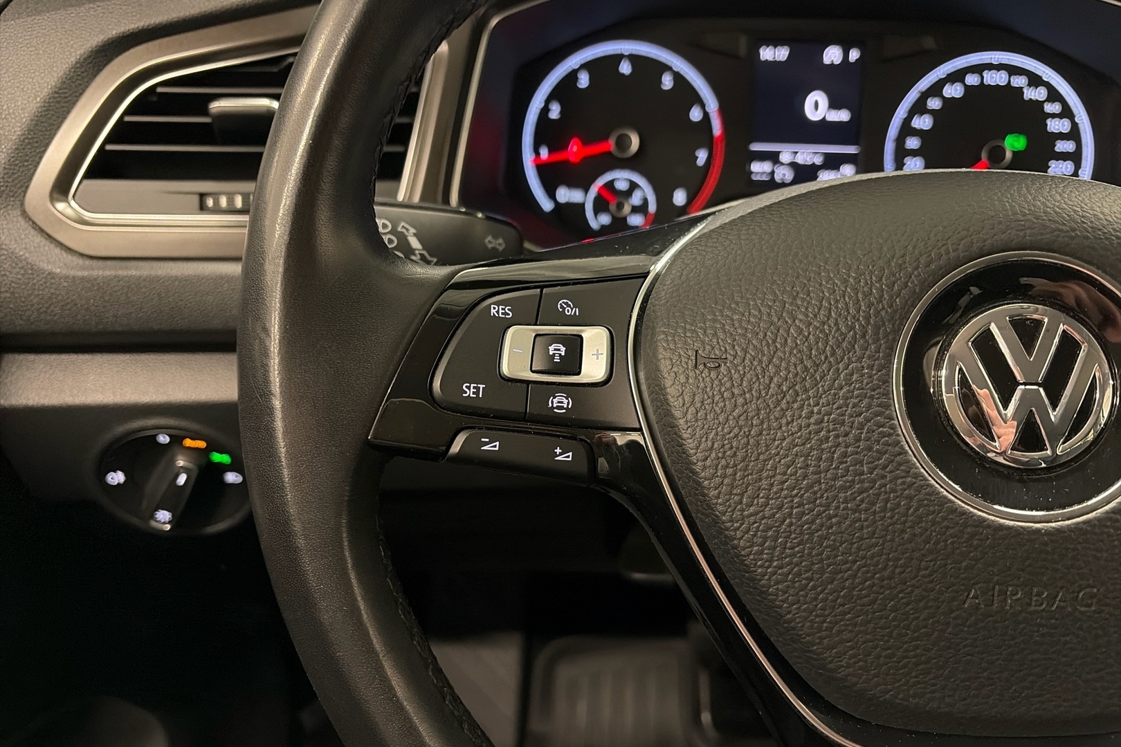 VOLKSWAGEN T-Roc 2019