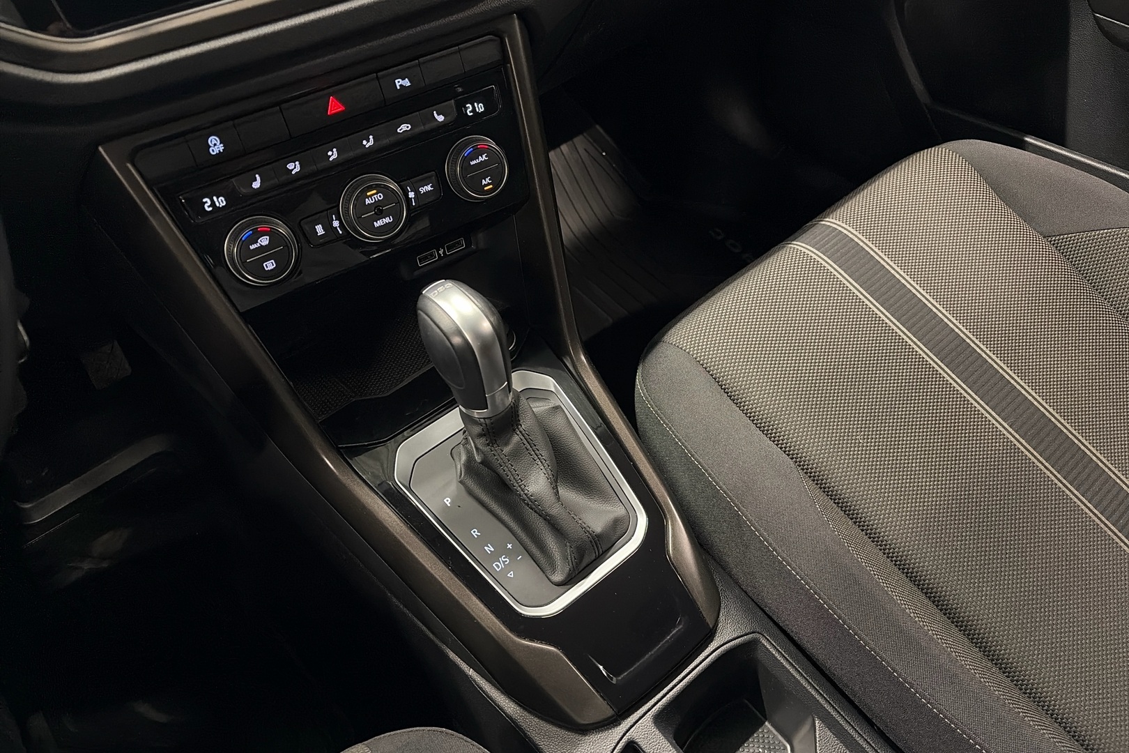 VOLKSWAGEN T-Roc 2019