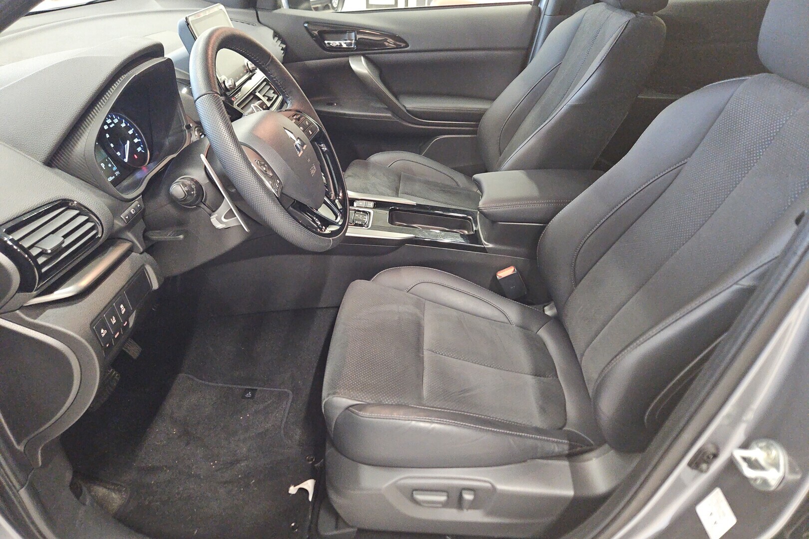 MITSUBISHI Eclipse Cross 2025