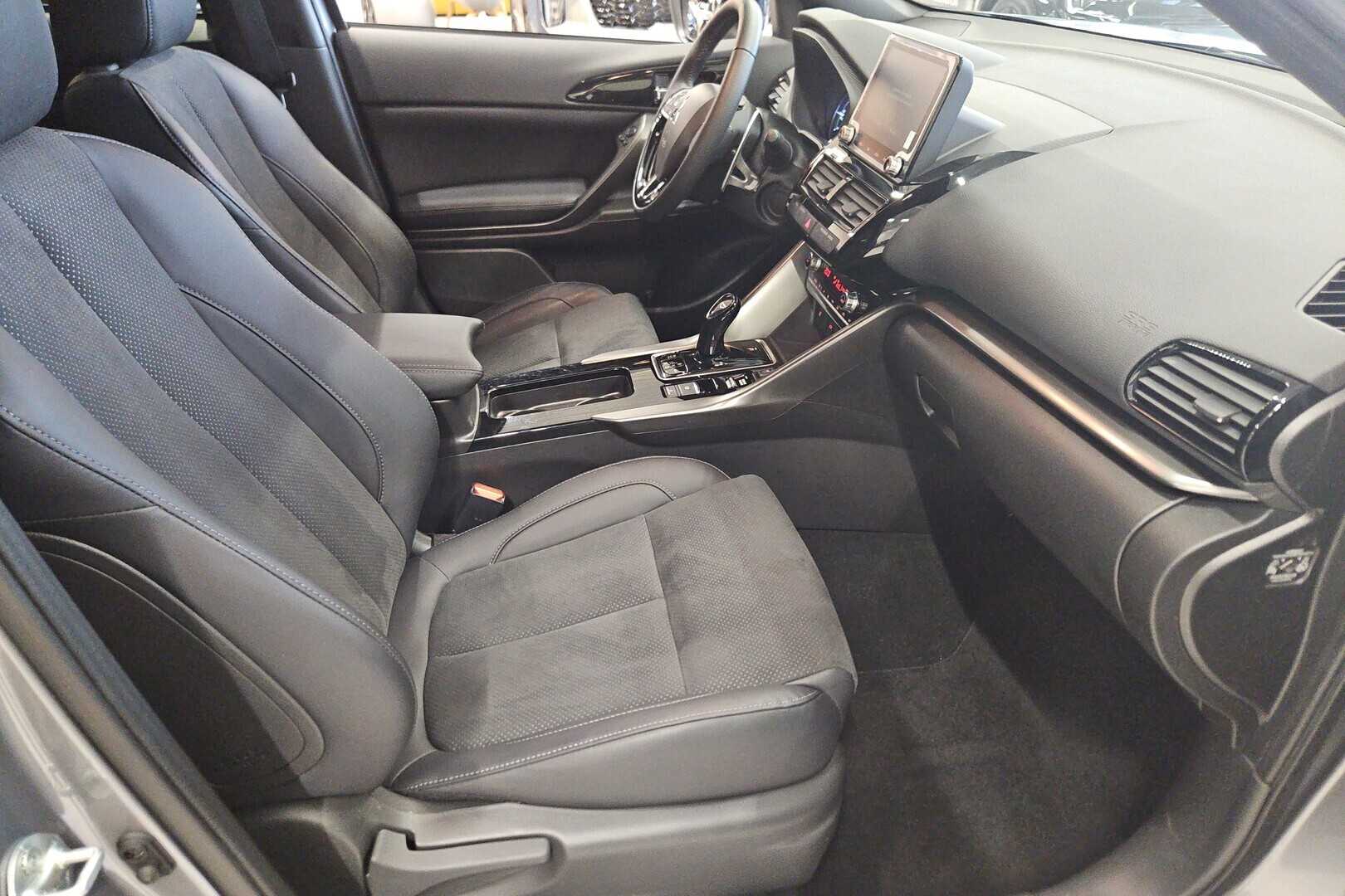 MITSUBISHI Eclipse Cross 2025