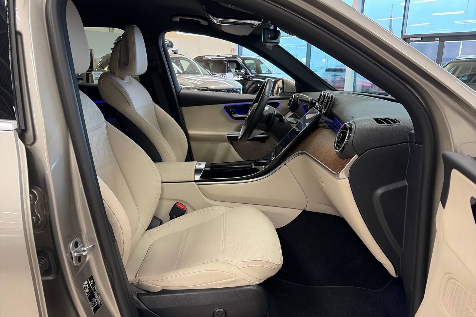 MERCEDES-BENZ GLC 2023