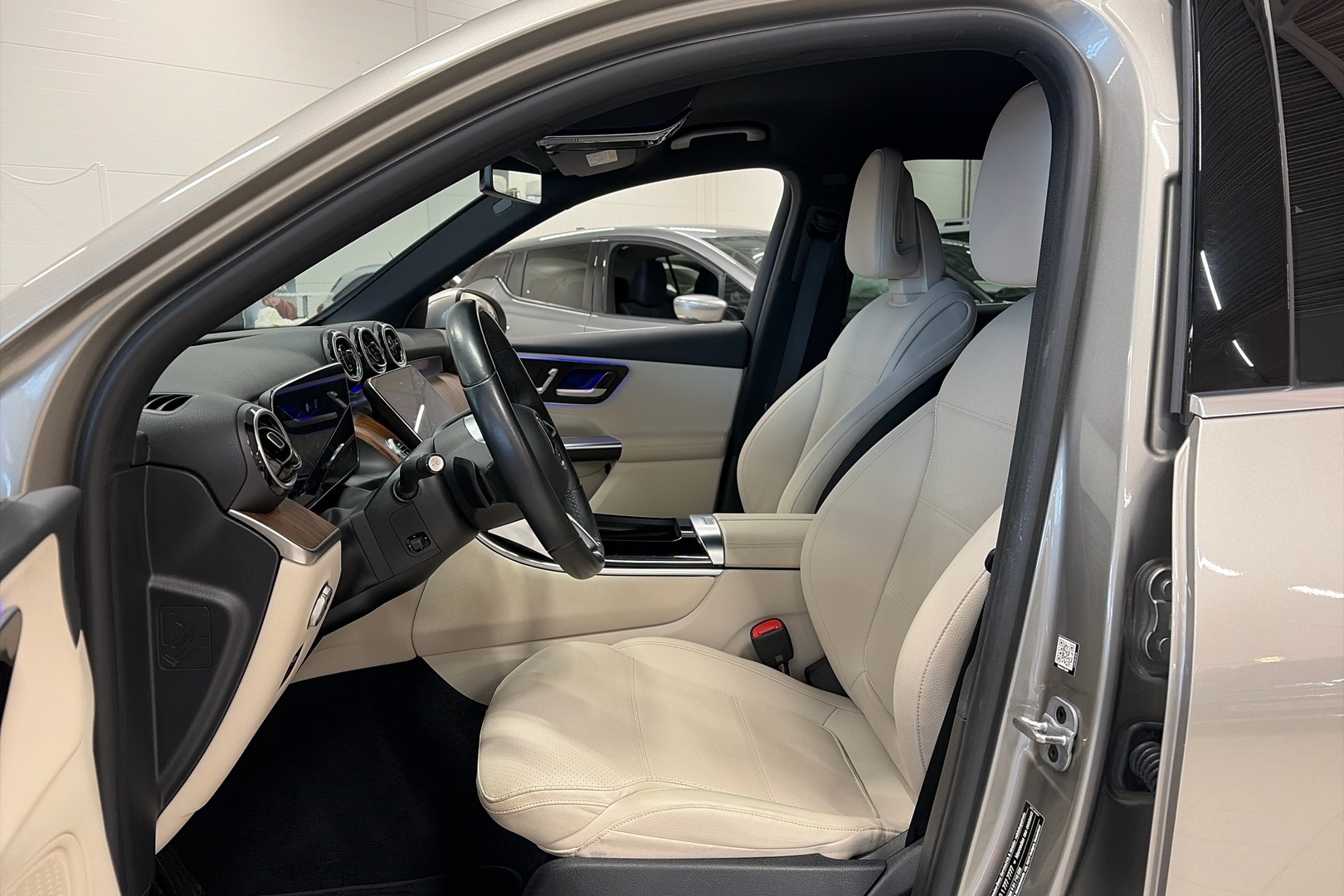 MERCEDES-BENZ GLC 2023