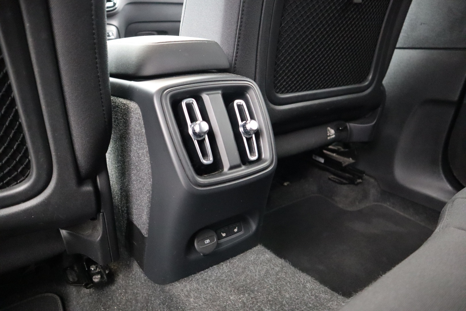 VOLVO XC40 2023