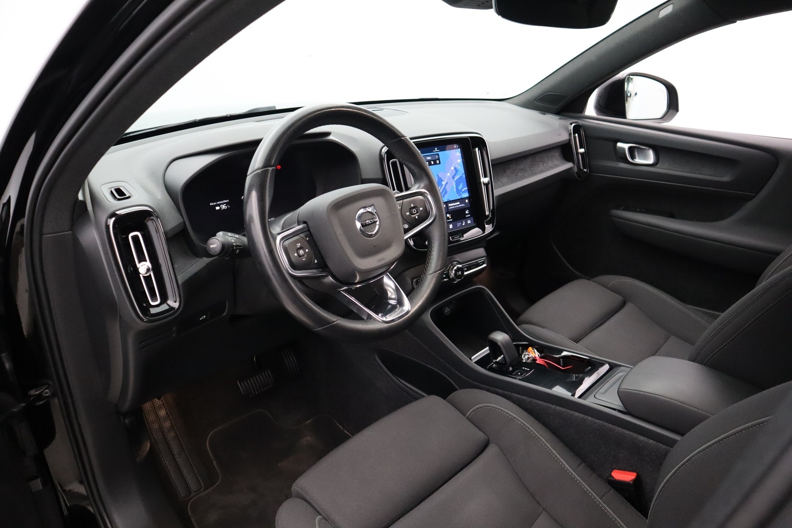 VOLVO XC40 2023