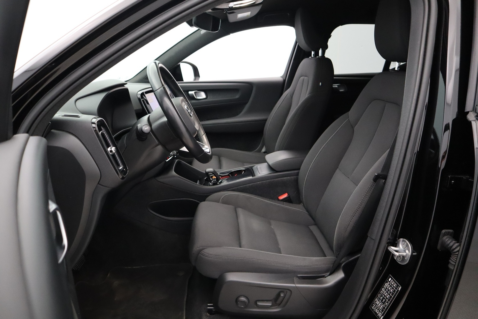 VOLVO XC40 2023