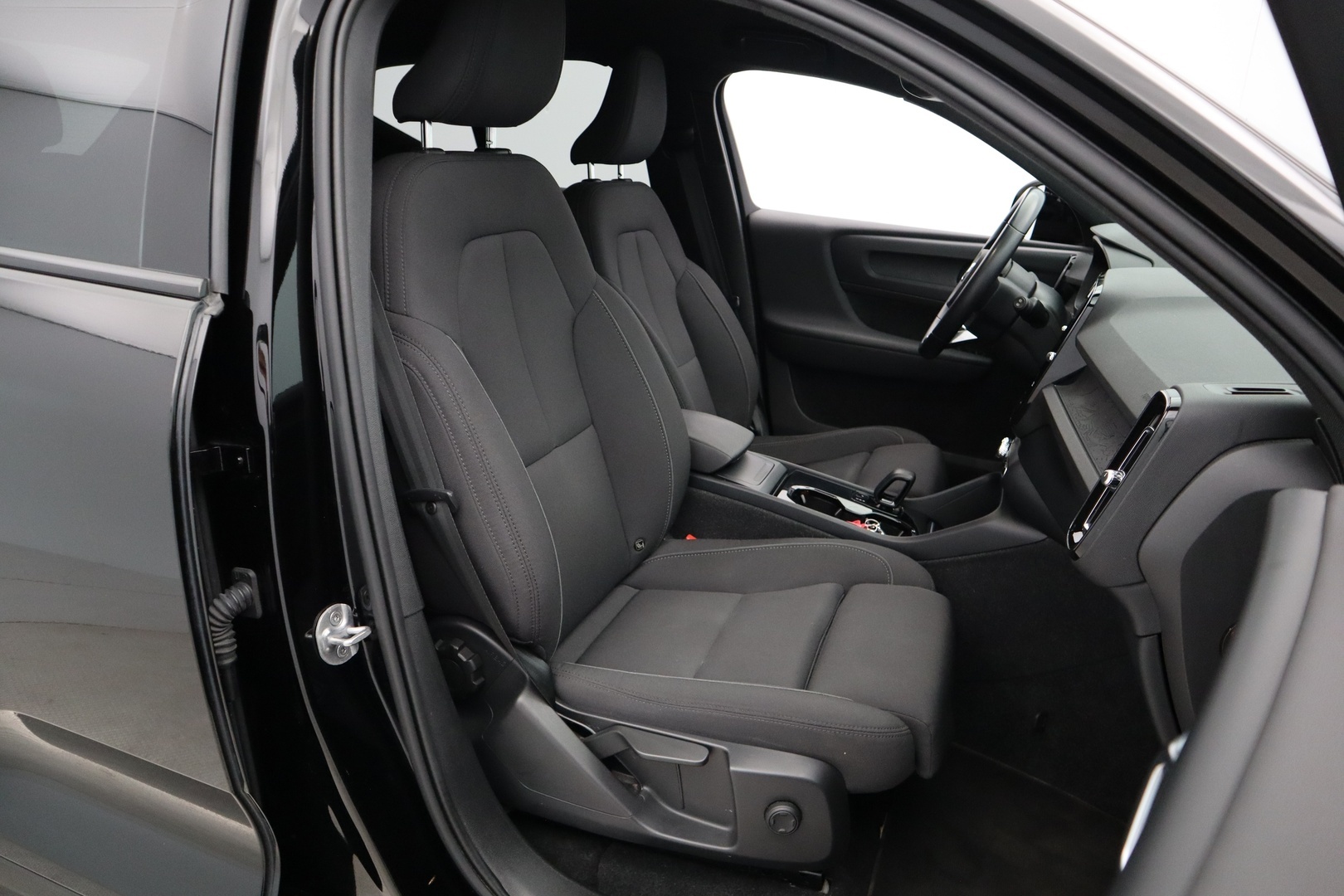 VOLVO XC40 2023
