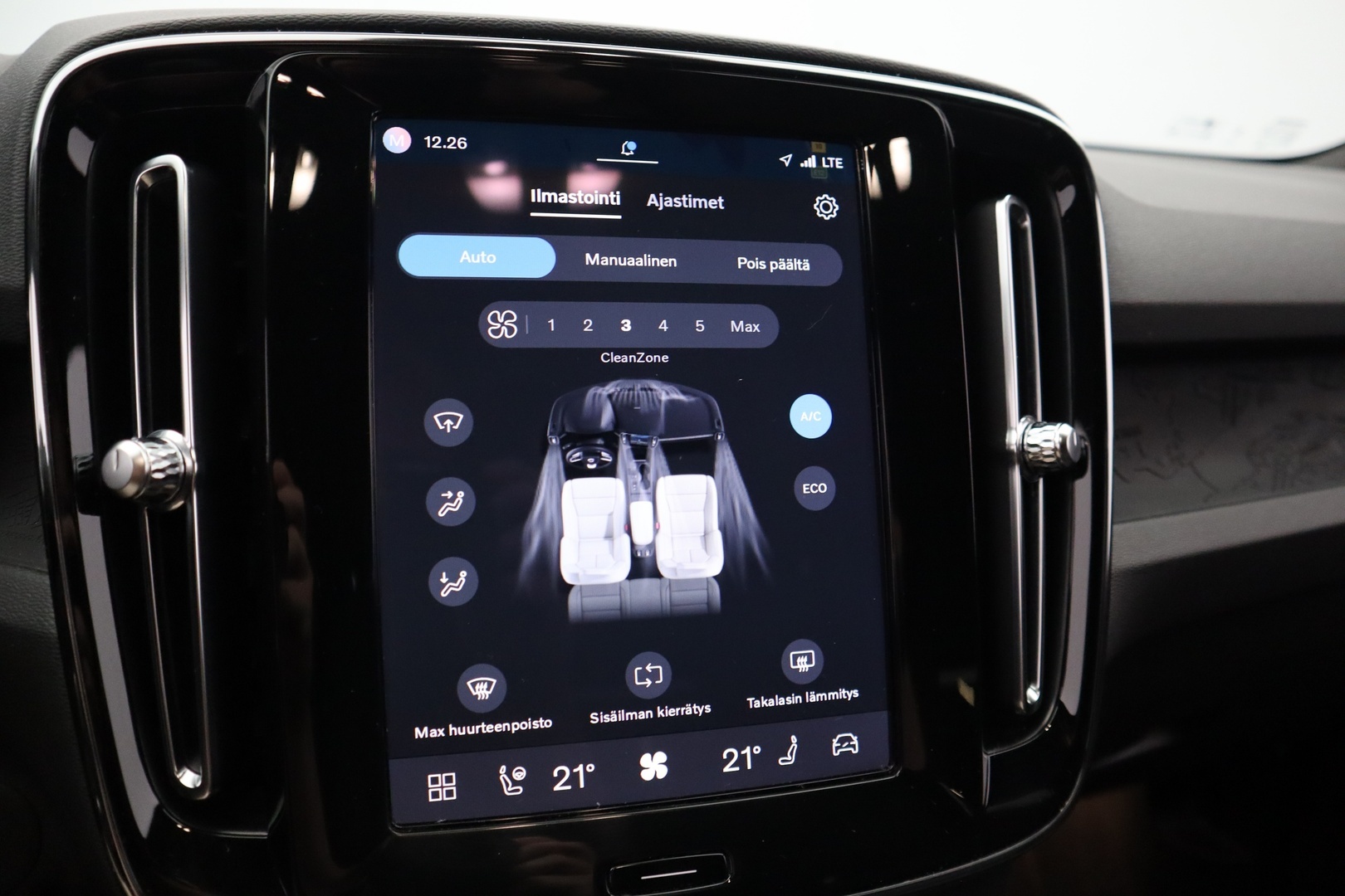 VOLVO XC40 2023
