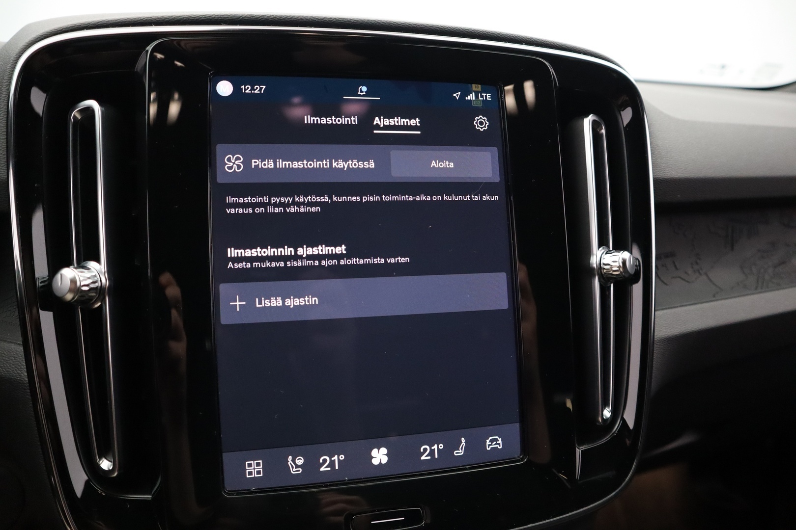 VOLVO XC40 2023