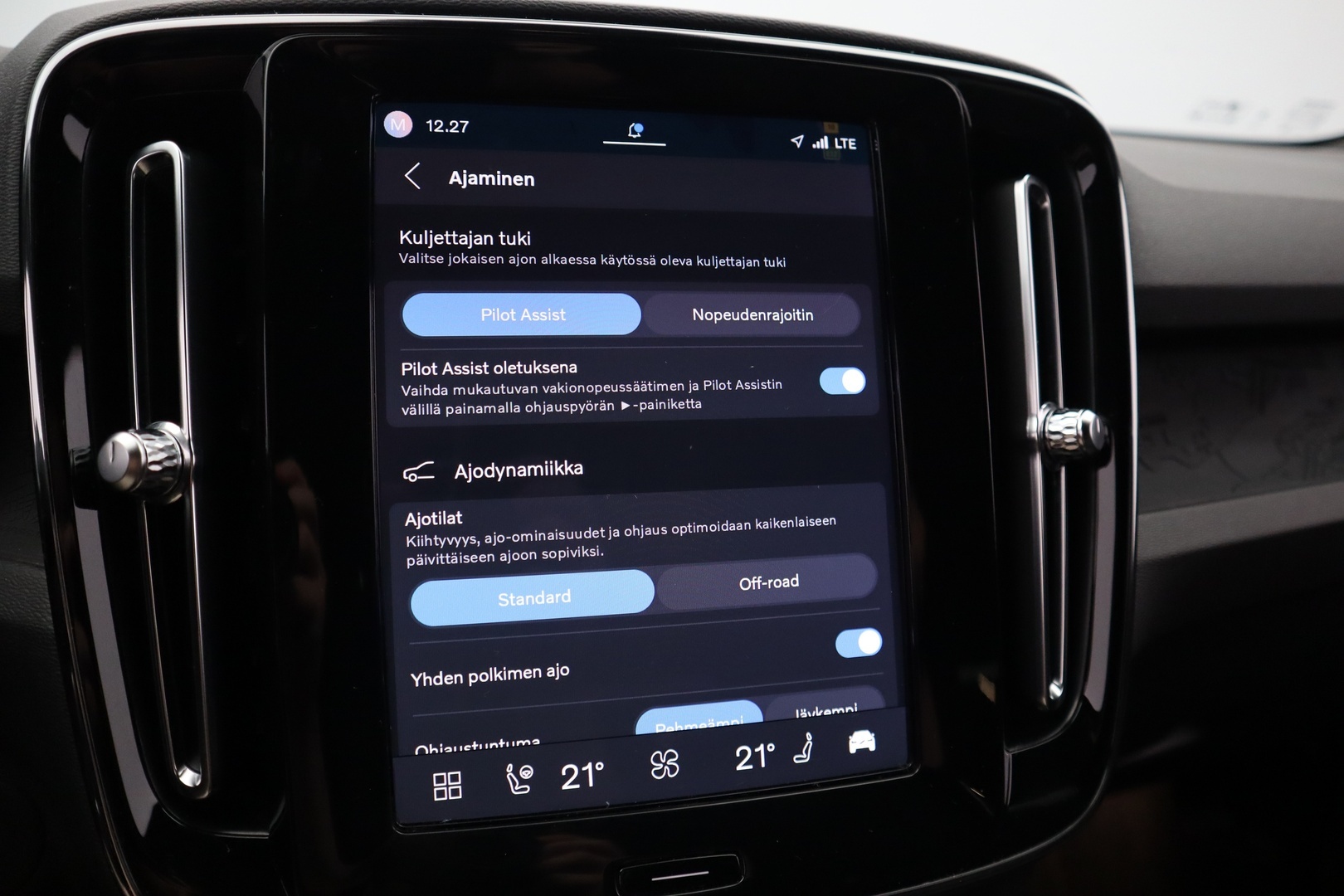 VOLVO XC40 2023