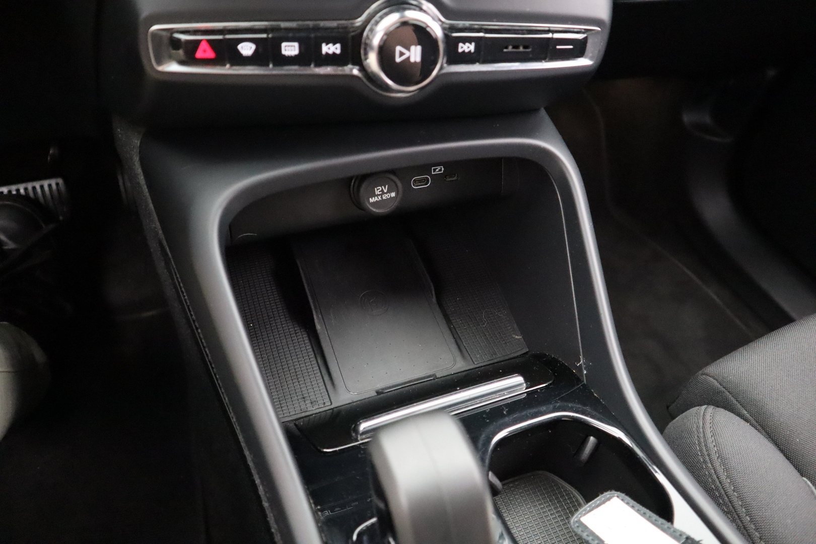 VOLVO XC40 2023