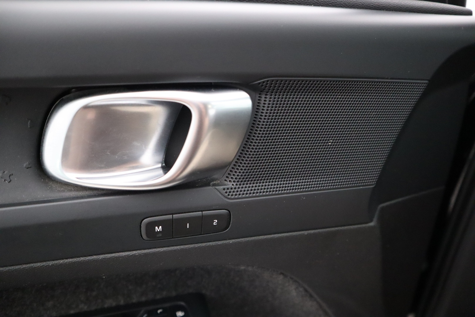 VOLVO XC40 2023