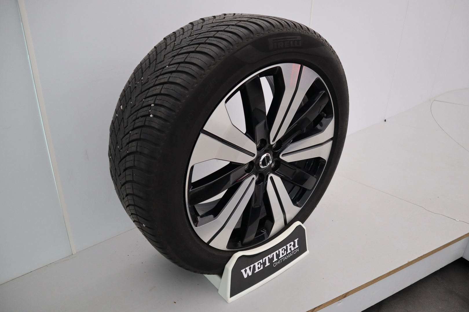 VOLVO XC40 2023