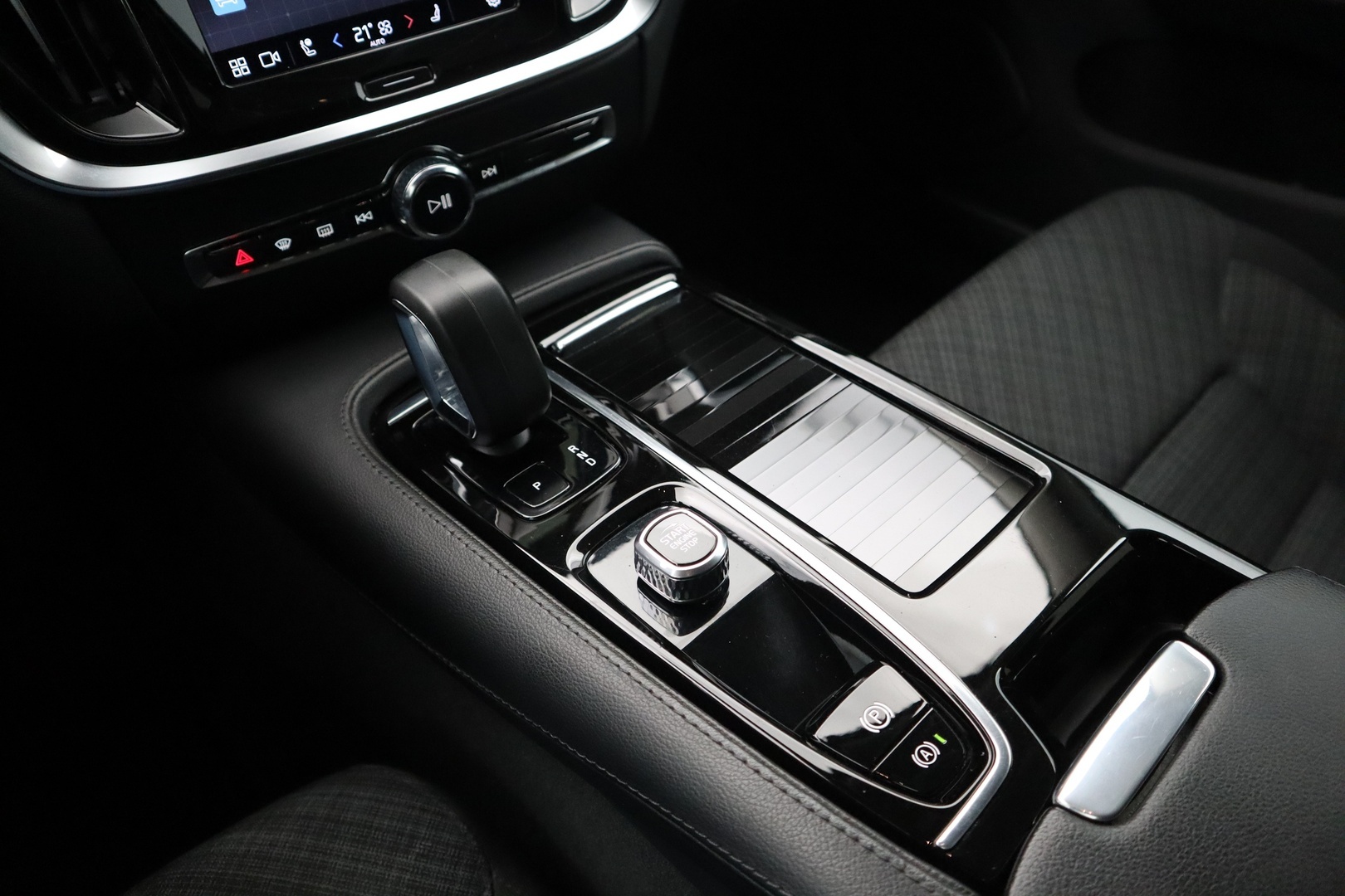 VOLVO V60 24