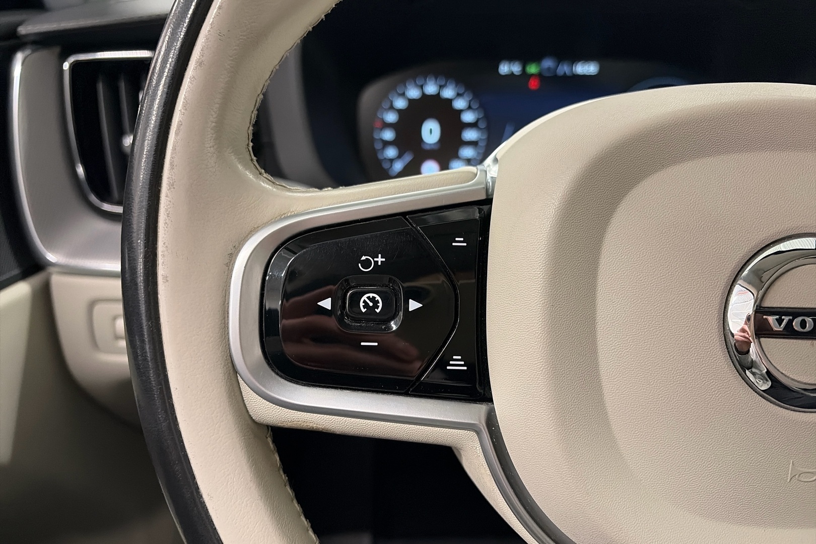 VOLVO XC60 2019