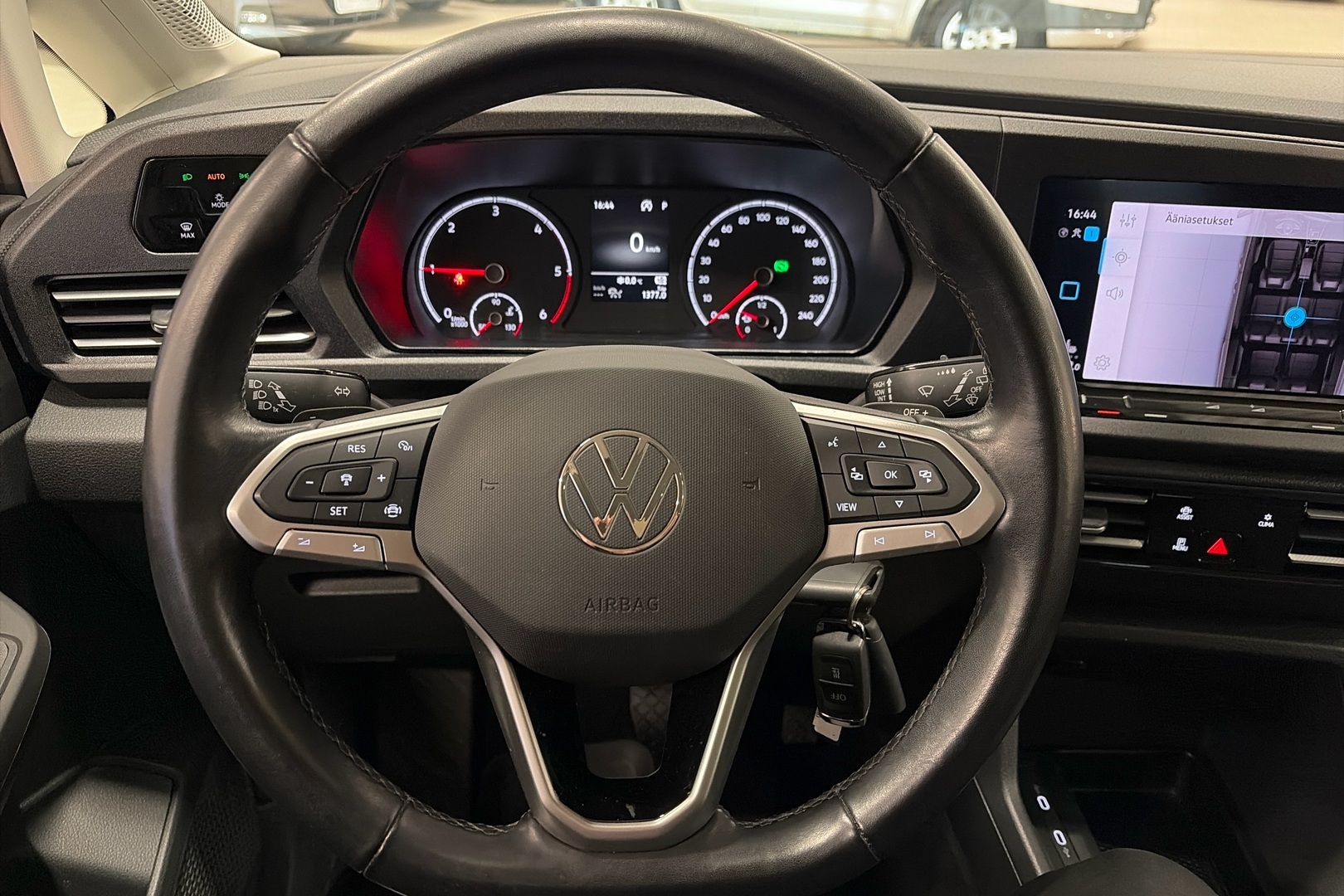 VOLKSWAGEN Caddy 2024