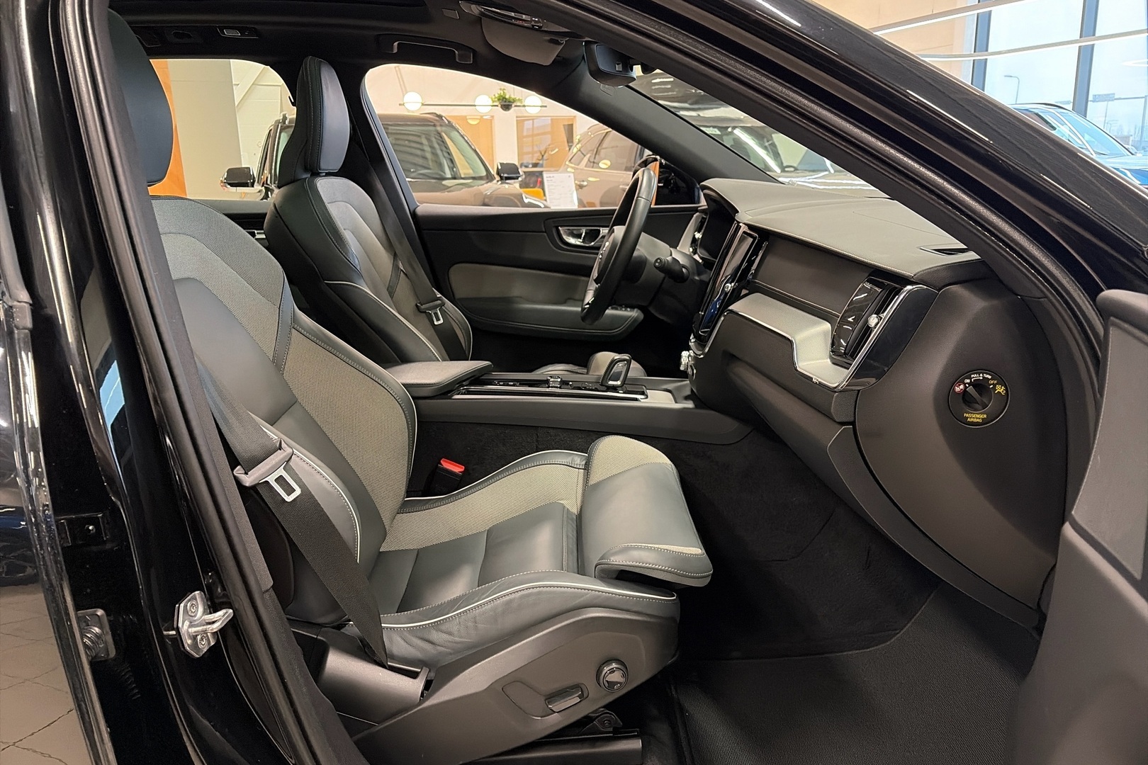 VOLVO XC60 2022