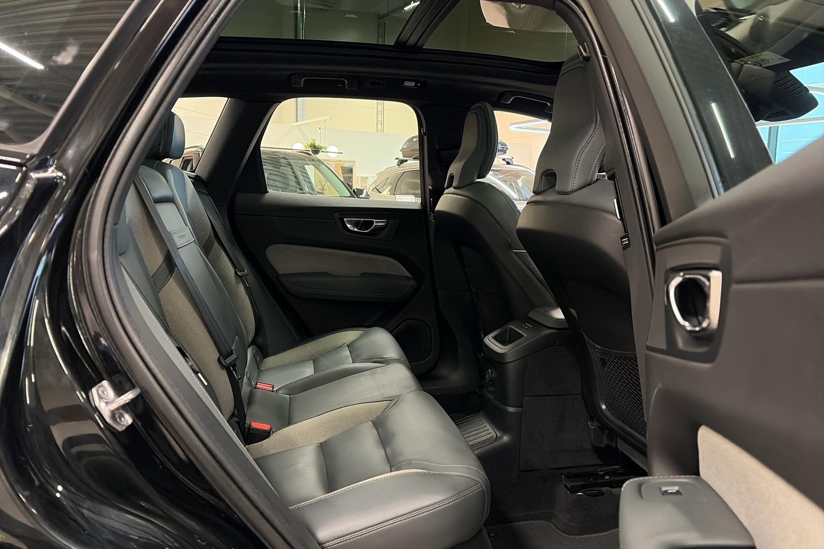 VOLVO XC60 2022